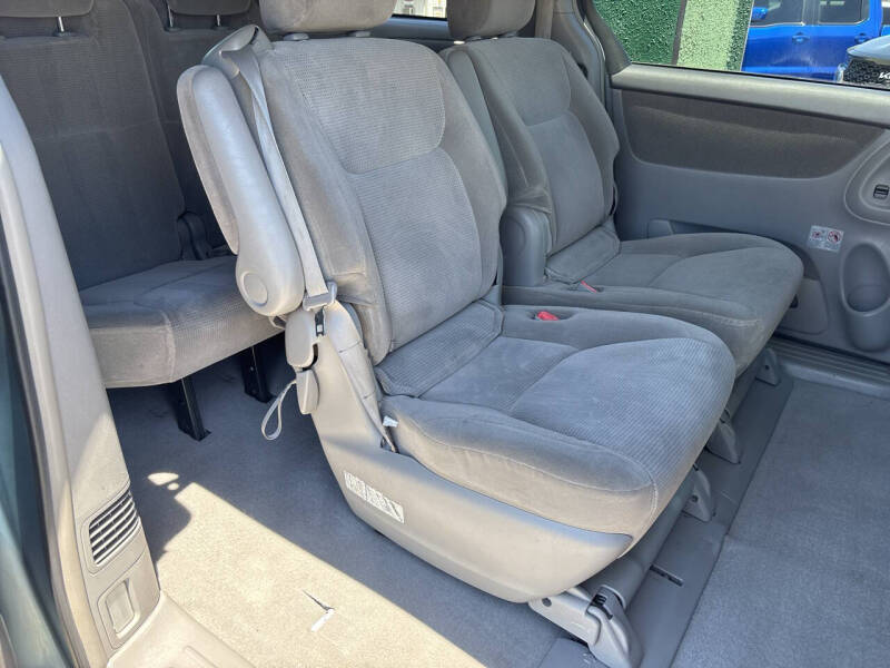 2004 Toyota Sienna LE 7 Passenger