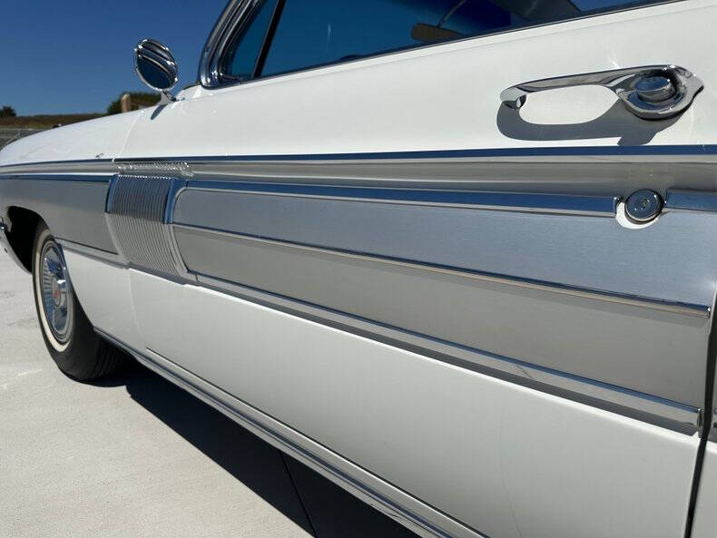 1962 Oldsmobile Starfire