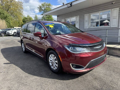 2017 Chrysler Pacifica Touring-L