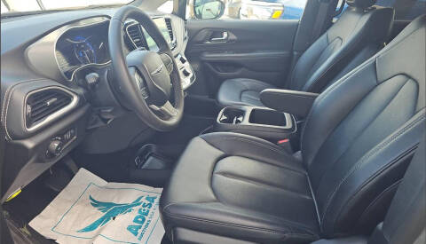 2025 Chrysler Pacifica Select