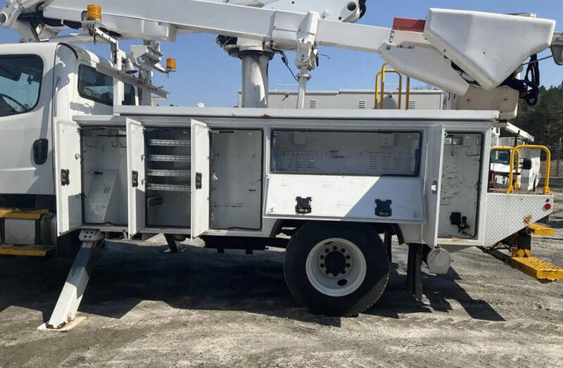 2017 Freightliner M2 106