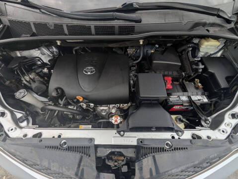 2017 Toyota Sienna SE 8-Passenger