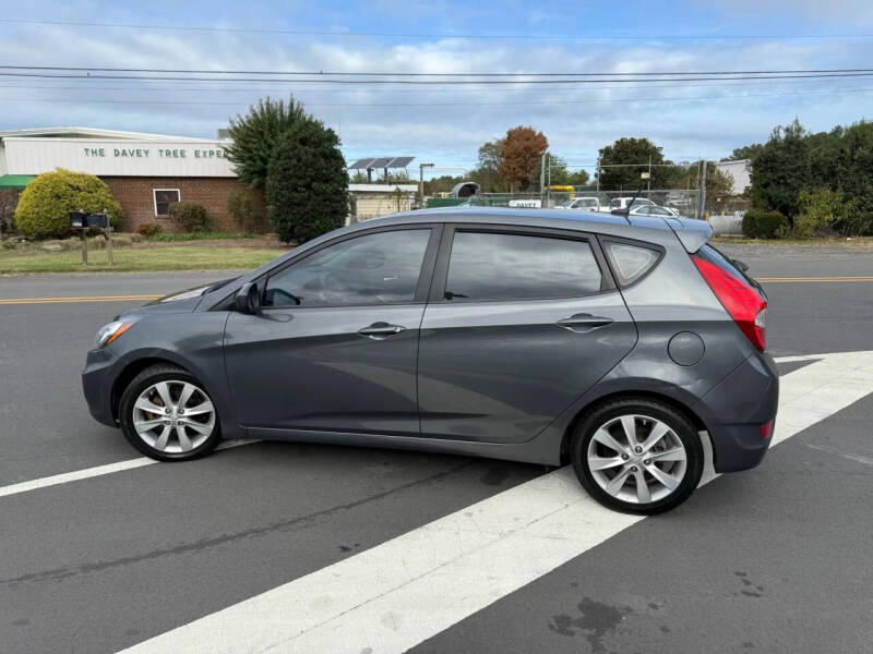 2012 Hyundai Accent SE
