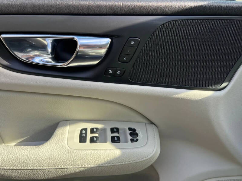 2021 Volvo S60 T5 Momentum