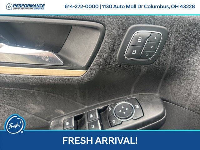 2022 Ford Escape Hybrid Titanium