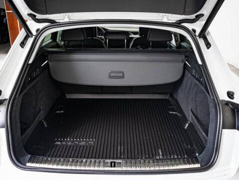 2022 Audi e-tron quattro Premium