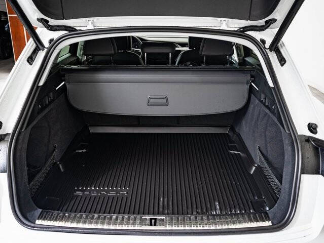 2022 Audi e-tron quattro Premium