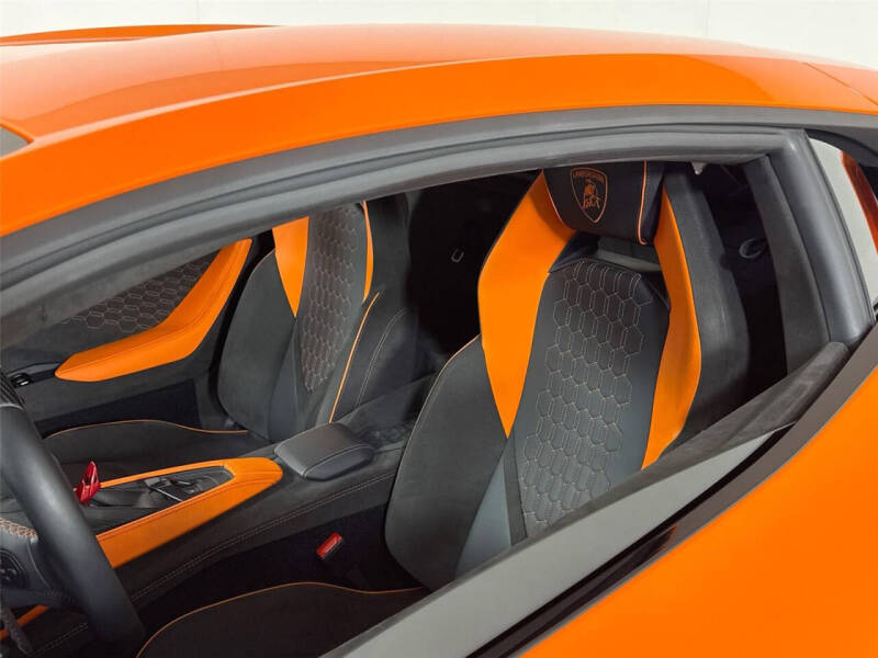 2024 Lamborghini Revuelto