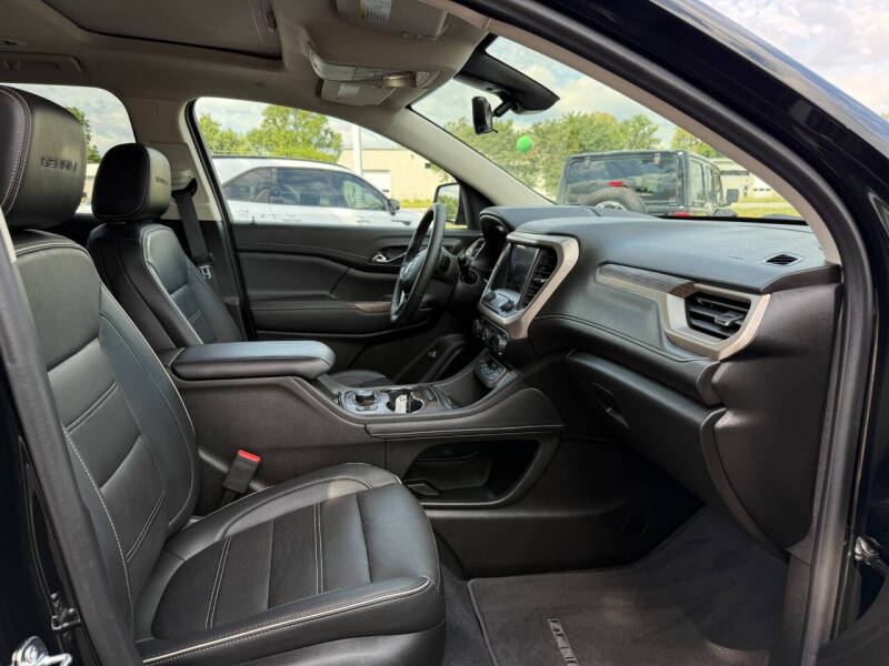 2023 GMC Acadia Denali