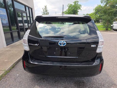 2014 Toyota Prius v Two