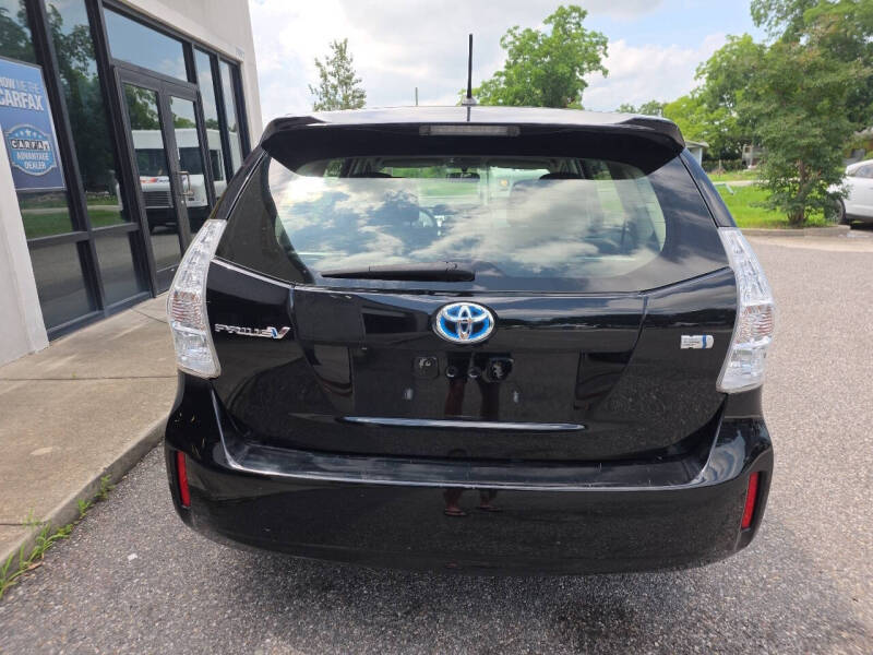 2014 Toyota Prius v Two