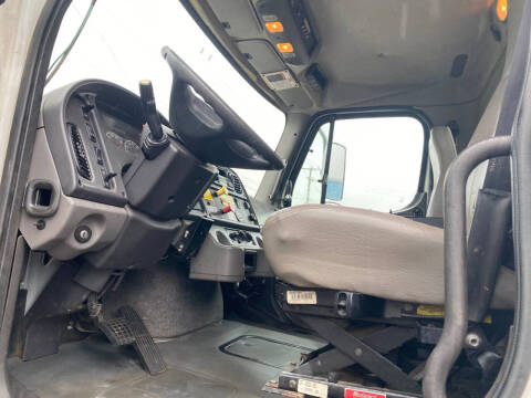 2007 Freightliner M2 106