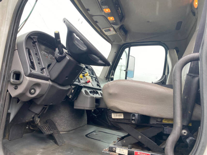 2007 Freightliner M2 106