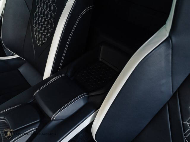 2024 Lamborghini Revuelto