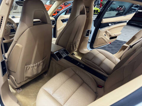 2015 Porsche Panamera 4