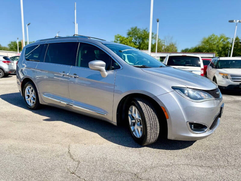 2017 Chrysler Pacifica Touring-L Plus