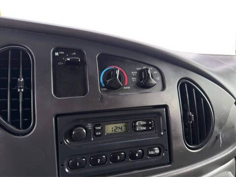 2005 Ford E-Series E-350 SD