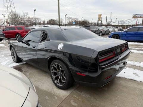 2017 Dodge Challenger SXT Plus