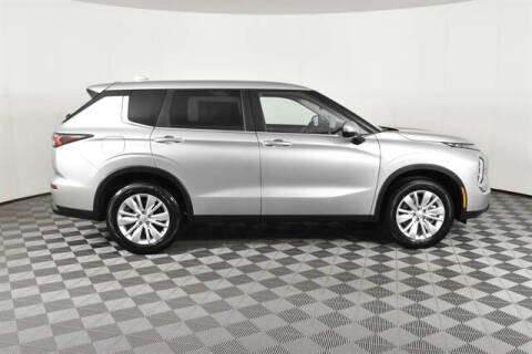 2025 Mitsubishi Outlander ES