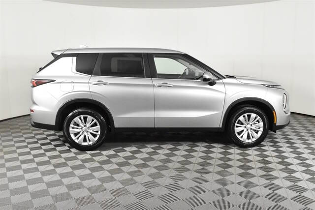 2025 Mitsubishi Outlander ES