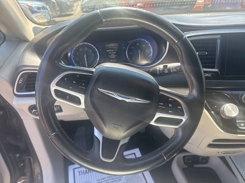 2017 Chrysler Pacifica Touring-L