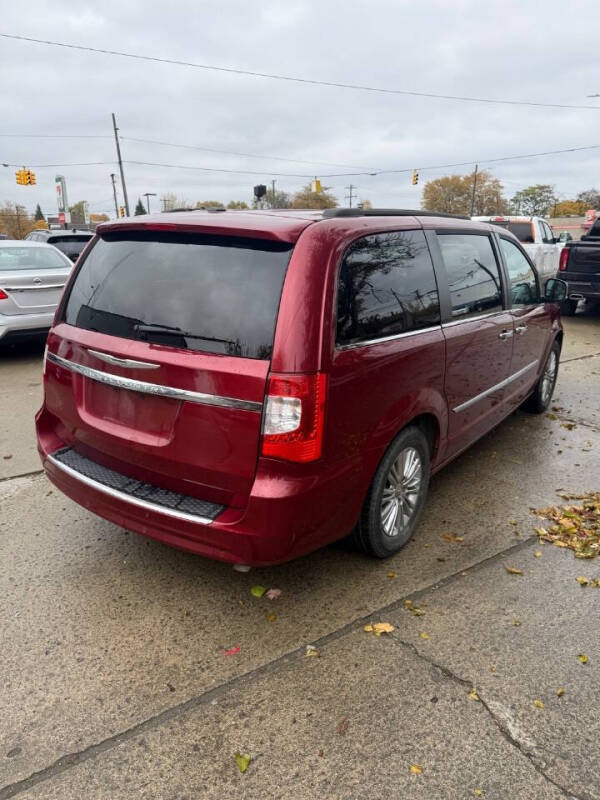2015 Chrysler Town and Country Touring-L