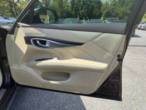 2016 Infiniti Q70L 3.7