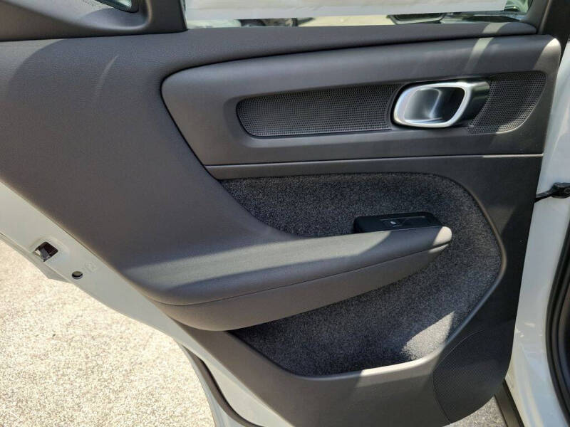 2026 Volvo XC40 B4 Core