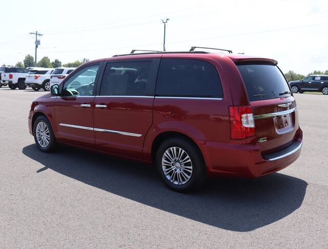 2013 Chrysler Town and Country for sale at Modern Automotive Group LLC in Lafayette, TN