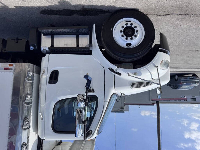 2018 Freightliner M2 106