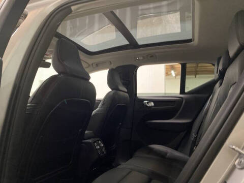 2025 Volvo XC40 B5 Plus Bright Theme