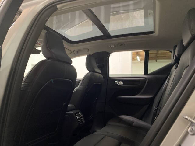 2025 Volvo XC40 B5 Plus Bright Theme