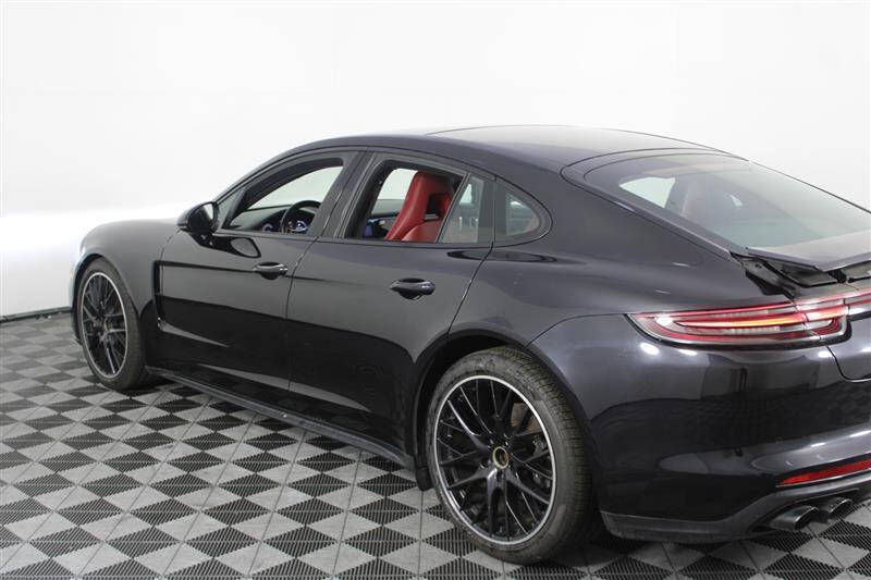 2018 Porsche Panamera 4