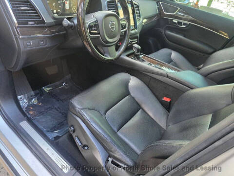 2016 Volvo XC90 T6 Momentum