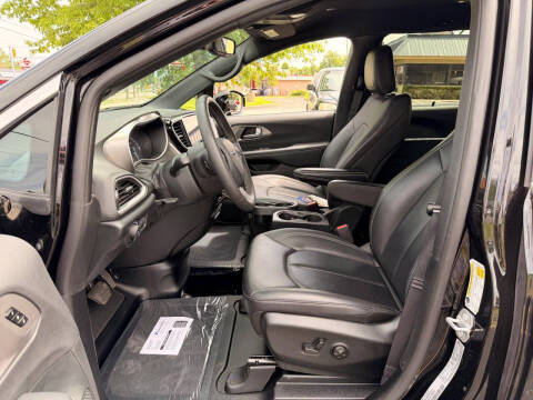2025 Chrysler Pacifica Select