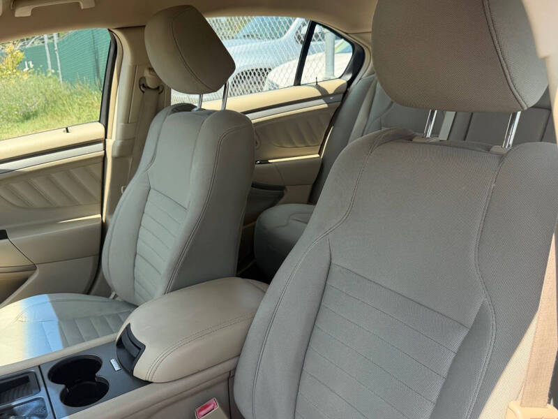 2015 Ford Taurus SE