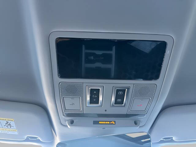 2025 Land Rover Defender 110 P500 X-Dynamic SE