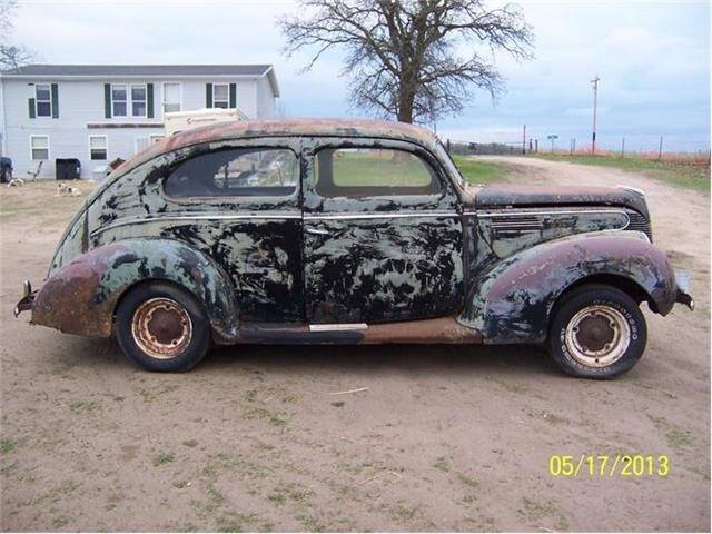 1939 Ford Standard Tudor Sedan