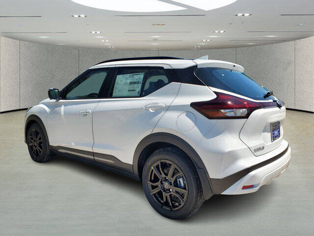 2023 Nissan Kicks SR