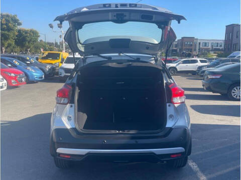 2020 Nissan Kicks SR