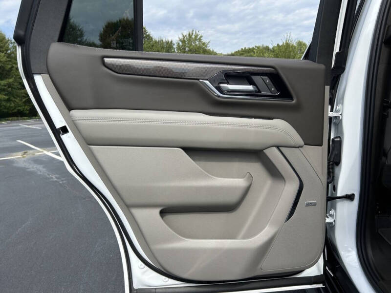 2025 GMC Yukon Elevation