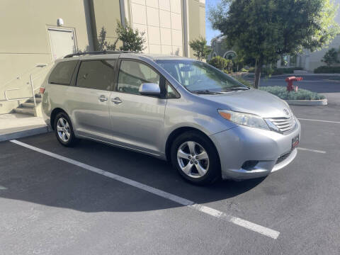 2015 Toyota Sienna LE 8-Passenger