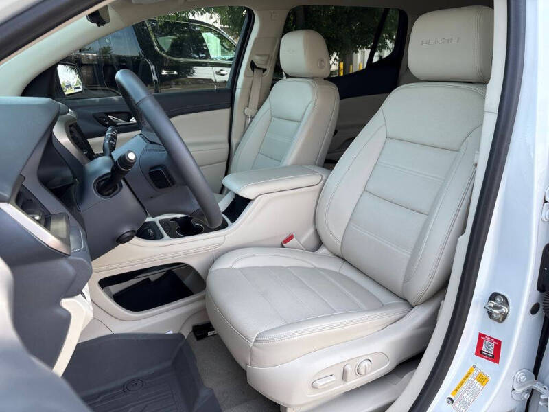 2023 GMC Acadia Denali