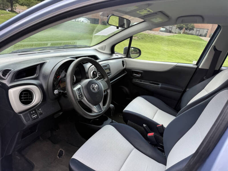 2012 Toyota Yaris 5-Door LE