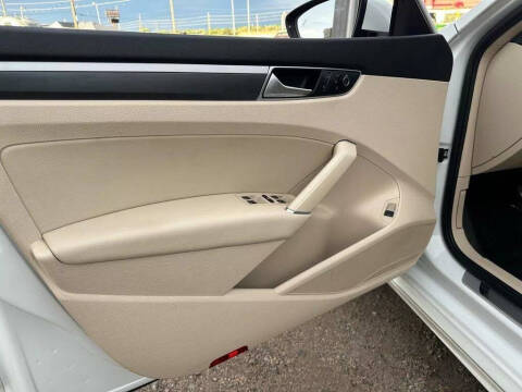 2017 Volkswagen Passat 1.8T R-Line