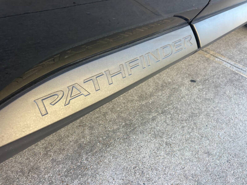 2022 Nissan Pathfinder SL