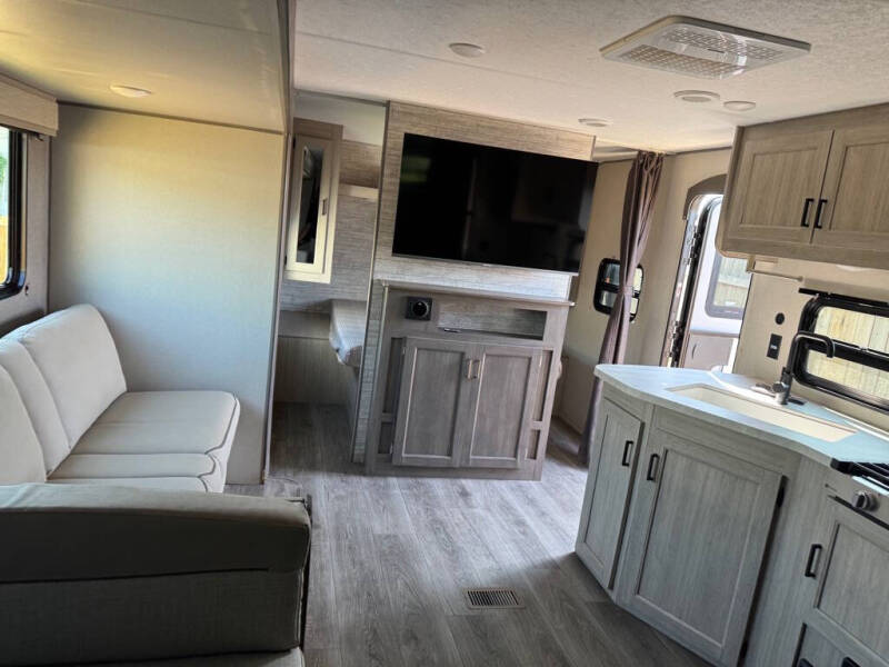 2025 Catalina Yachts 261BHS