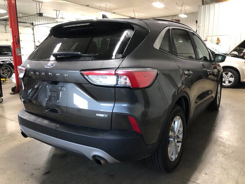 2020 Ford Escape SE