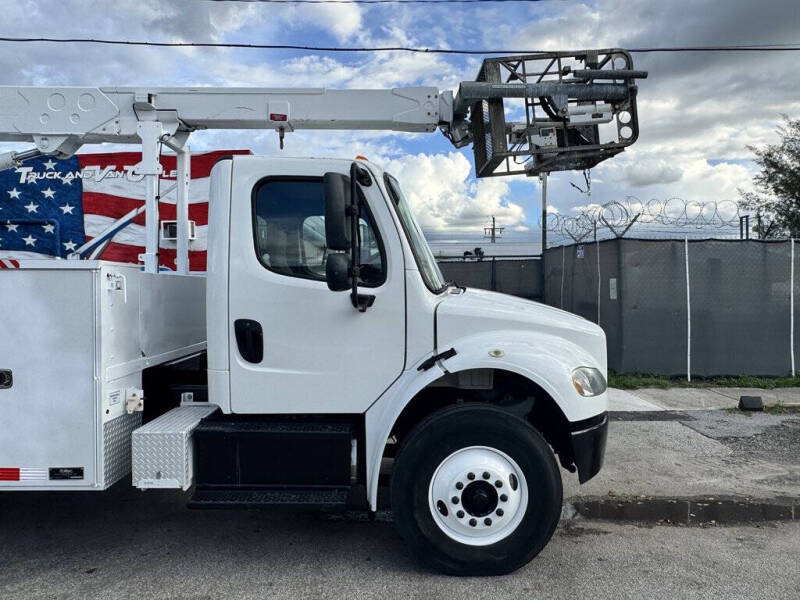 2019 Freightliner M2 106