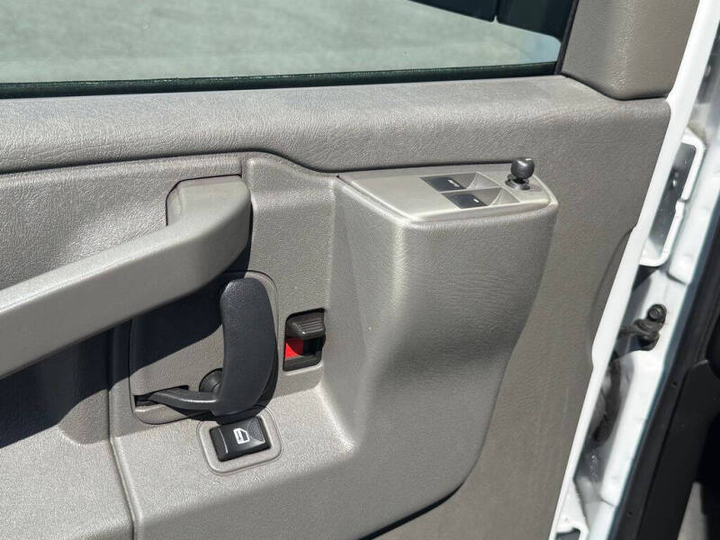 2024 Chevrolet Express 2500